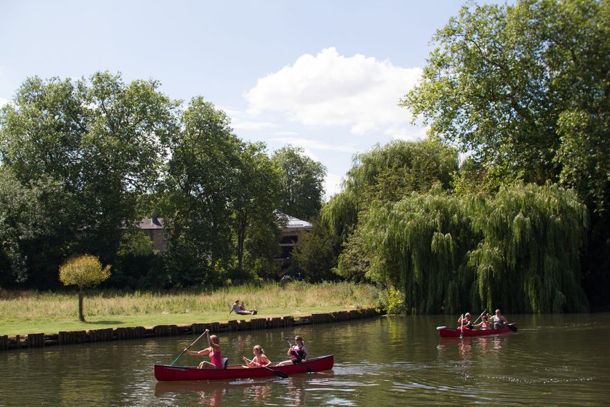 Studio Cambridge - Sir Christopher - Kanufahren